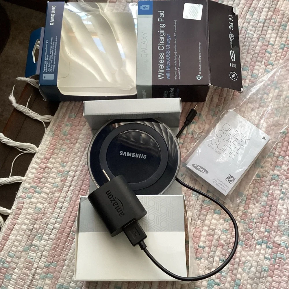 Samsung Black Wireless Charging Pad with MicroUSB